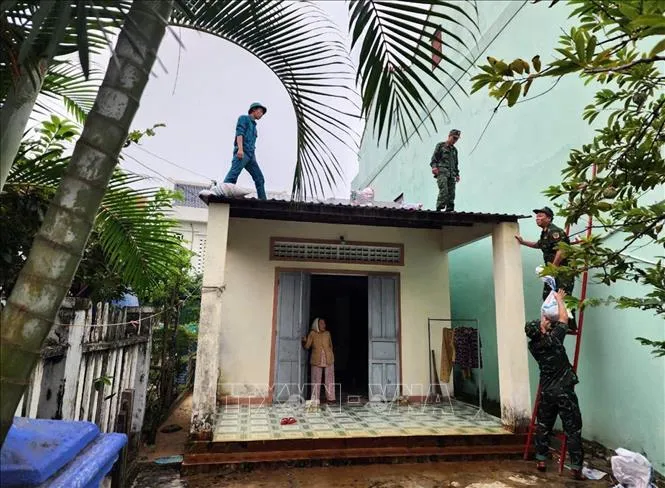 Phòng chống bão số 6, Quảng Nam di dời dân ra khỏi khu vực nguy hiểm - Ảnh 1. Phòng chống bão số 6, Quảng Nam di dời dân ra khỏi khu vực nguy hiểm - Ảnh 1.