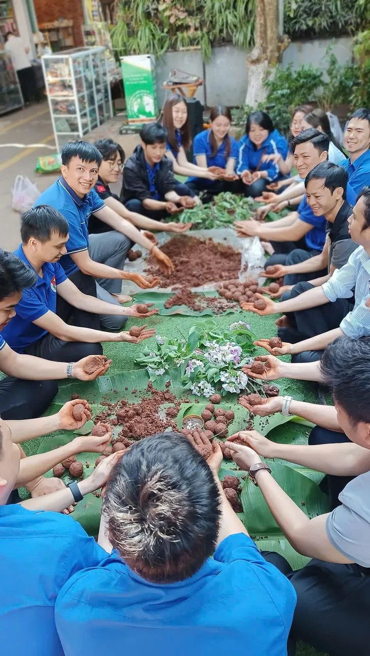 Bỏ phố vào rừng để giữ đại ngàn xanh - Ảnh 5. Bỏ phố vào rừng để giữ đại ngàn xanh - Ảnh 5.