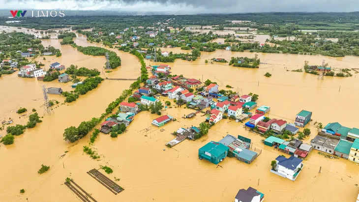 Nghĩa đồng bào giữa tâm lũ tại Quảng Bình - Ảnh 1. Nghĩa đồng bào giữa tâm lũ tại Quảng Bình - Ảnh 1.