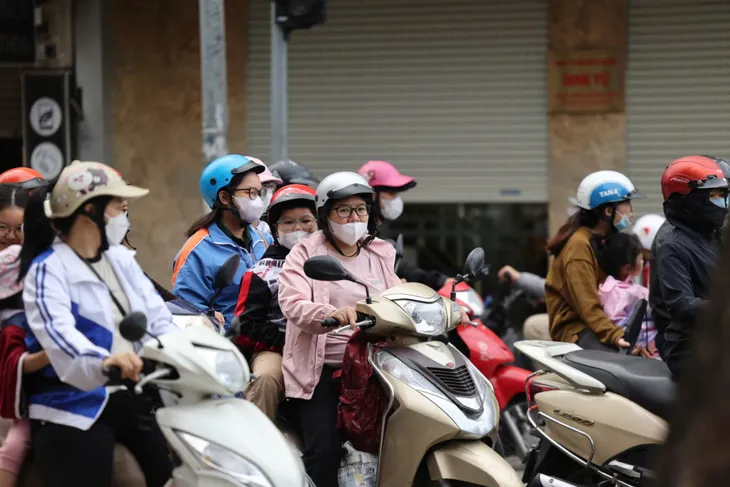 Hà Nội những ngày đầu đón gió lạnh về - Ảnh 4. Hà Nội những ngày đầu đón gió lạnh về - Ảnh 4.