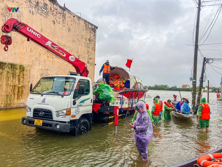 Nghĩa đồng bào giữa tâm lũ tại Quảng Bình - Ảnh 3. Nghĩa đồng bào giữa tâm lũ tại Quảng Bình - Ảnh 3.