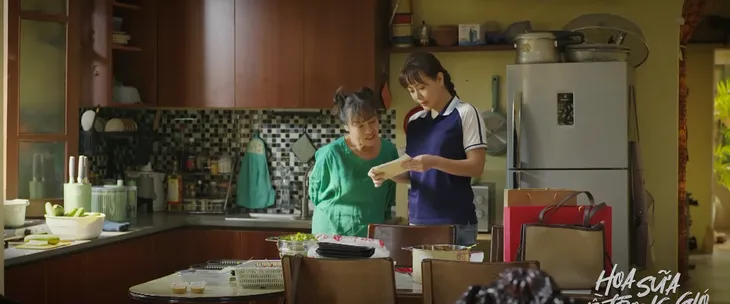 Hoa sữa về trong gió - Tập 39: Thuận vay tiền mẹ để cứu Khang - Ảnh 3. Hoa sữa về trong gió - Tập 39: Thuận vay tiền mẹ để cứu Khang - Ảnh 3.