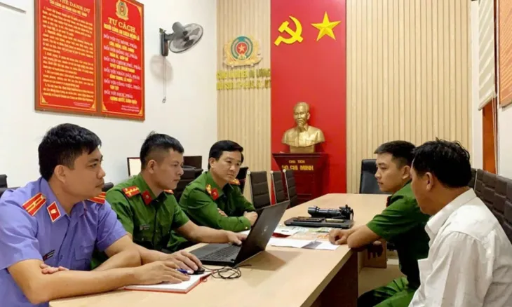 Bắt 2 người dùng thẻ nhà báo giả cưỡng đoạt tài sản của nhiều doanh nghiệp - Ảnh 1. Bắt 2 người dùng thẻ nhà báo giả cưỡng đoạt tài sản của nhiều doanh nghiệp - Ảnh 1.