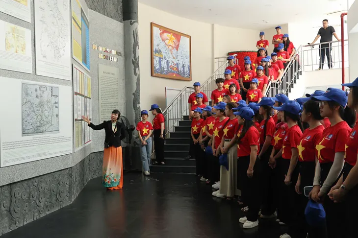 Sinh viên Khánh Hòa và tình yêu biển đảo - Ảnh 4. Sinh viên Khánh Hòa và tình yêu biển đảo - Ảnh 4.
