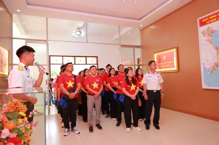 Sinh viên Khánh Hòa và tình yêu biển đảo - Ảnh 5. Sinh viên Khánh Hòa và tình yêu biển đảo - Ảnh 5.
