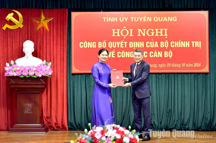 Bà Hà Thị Nga giữ chức vụ Bí thư Tỉnh ủy Tuyên Quang - Ảnh 4. Bà Hà Thị Nga giữ chức vụ Bí thư Tỉnh ủy Tuyên Quang - Ảnh 4.