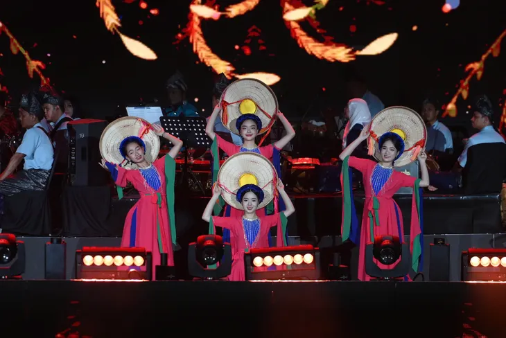 150 nghệ sĩ tham gia Liên hoan nghệ thuật ASEAN 2024 - Ảnh 1. 150 nghệ sĩ tham gia Liên hoan nghệ thuật ASEAN 2024 - Ảnh 1.