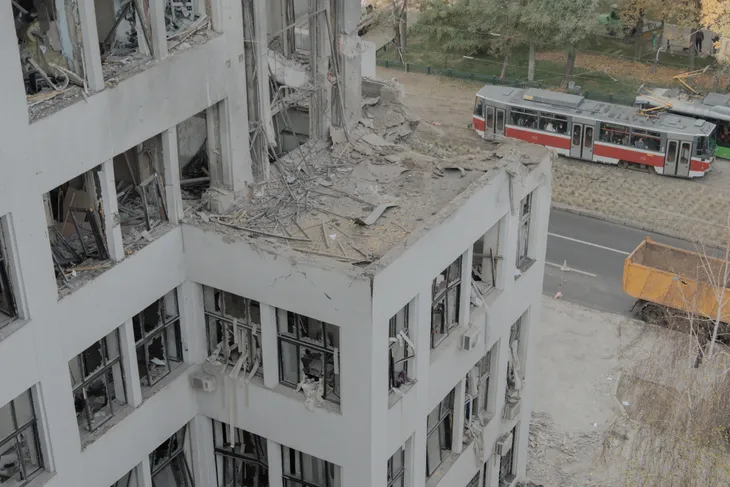 Nga không kích khiến 4 người chết ở Kharkov, 6 người bị thương ở Kiev - Ảnh 1. Nga không kích khiến 4 người chết ở Kharkov, 6 người bị thương ở Kiev - Ảnh 1.