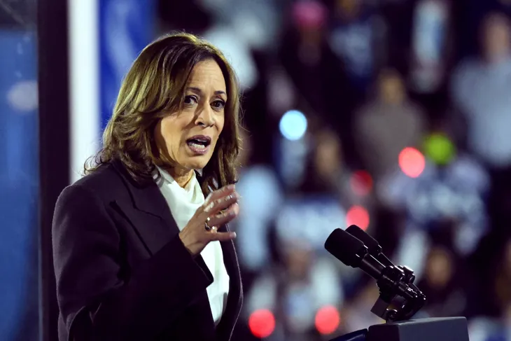 Bầu cử Mỹ: Bà Harris chỉ còn dẫn trước ông Trump với tỷ lệ sít sao - Ảnh 1. Bầu cử Mỹ: Bà Harris chỉ còn dẫn trước ông Trump với tỷ lệ sít sao - Ảnh 1.