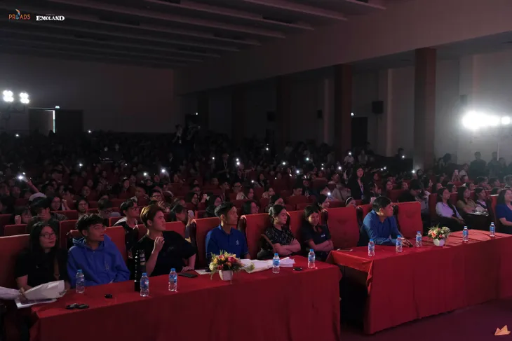 Emoland 2024: Đêm hội thanh xuân của tân sinh viên - Ảnh 5. Emoland 2024: Đêm hội thanh xuân của tân sinh viên - Ảnh 5.