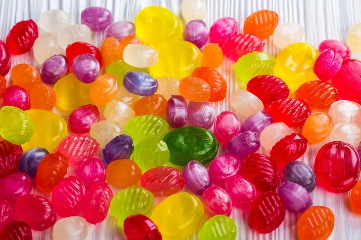 Anh cảnh báo kẹo Halloween nhập khẩu từ Mỹ chứa thành phần bị cấm - Ảnh 1.