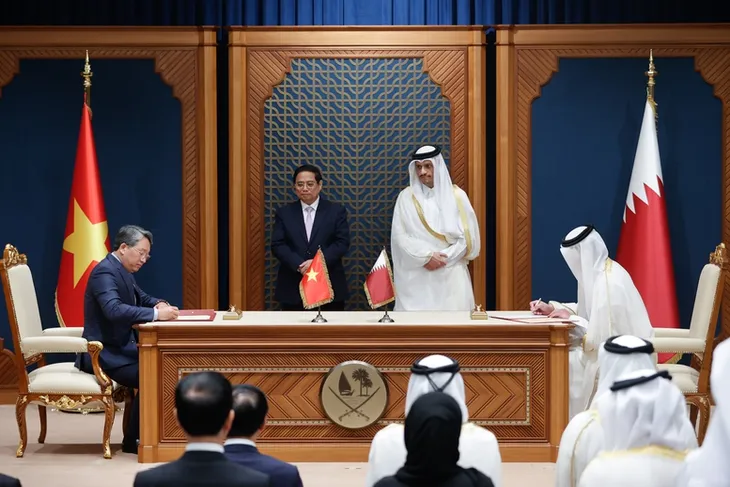 Việt Nam, Qatar ký kết nhiều văn kiện hợp tác quan trọng - Ảnh 2. Việt Nam, Qatar ký kết nhiều văn kiện hợp tác quan trọng - Ảnh 2.