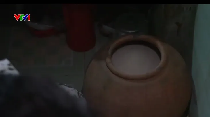 Lạ mắt lu đựng gạo làng Chăm - Ảnh 1.
