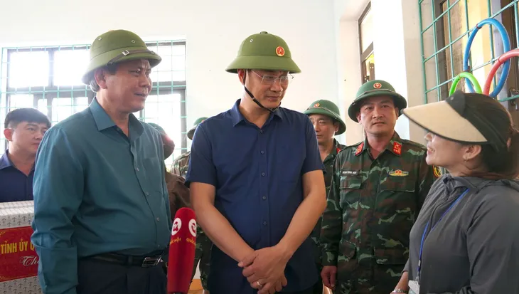 Bí thư Tỉnh ủy Quảng Bình kiểm tra công tác khắc phục thiệt hại sau lũ - Ảnh 2. Bí thư Tỉnh ủy Quảng Bình kiểm tra công tác khắc phục thiệt hại sau lũ - Ảnh 2.