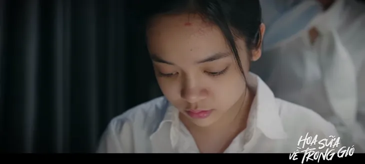 Hoa sữa về trong gió: Phương ngất lịm hậu cố tự tử - Ảnh 1. Hoa sữa về trong gió: Phương ngất lịm hậu cố tự tử - Ảnh 1.