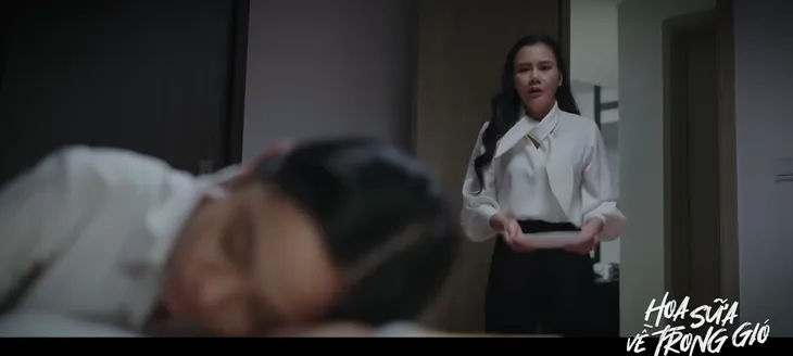Hoa sữa về trong gió: Phương ngất lịm hậu cố tự tử - Ảnh 2. Hoa sữa về trong gió: Phương ngất lịm hậu cố tự tử - Ảnh 2.