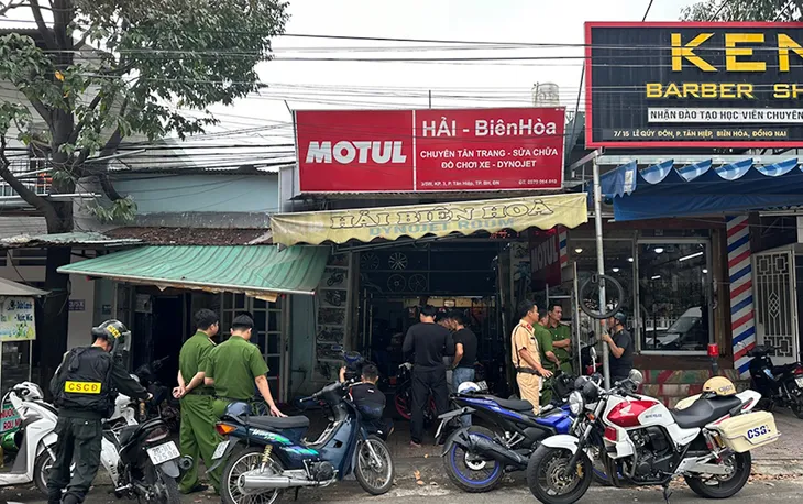 Công an Đồng Nai đột kích hàng loạt lò độ chế xe máy - Ảnh 1. Công an Đồng Nai đột kích hàng loạt lò độ chế xe máy - Ảnh 1.