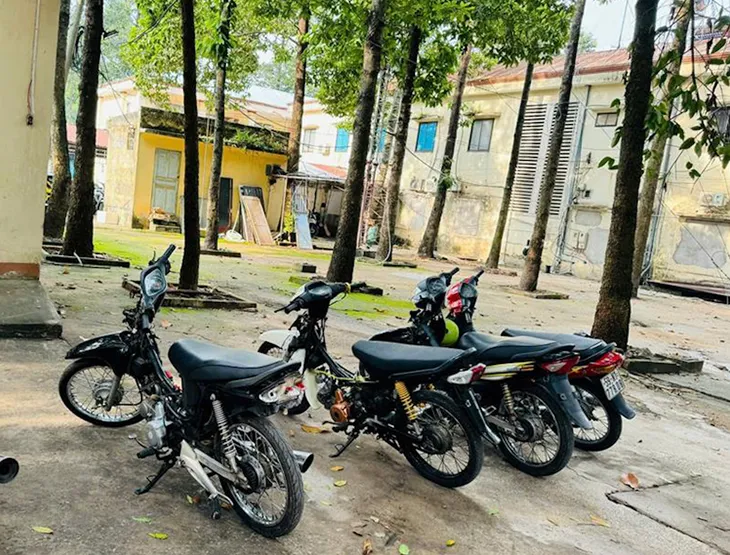 Công an Đồng Nai đột kích hàng loạt lò độ chế xe máy - Ảnh 2. Công an Đồng Nai đột kích hàng loạt lò độ chế xe máy - Ảnh 2.