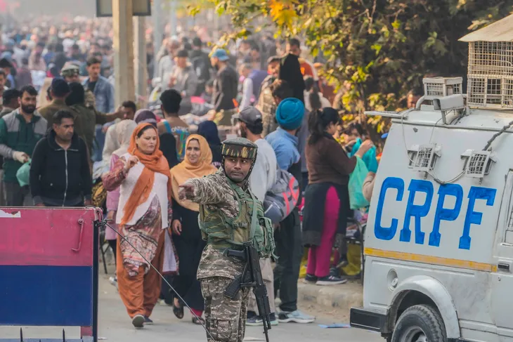 Phiến quân tấn công ở Kashmir (Ấn Độ), 12 người bị thương - Ảnh 1. Phiến quân tấn công ở Kashmir (Ấn Độ), 12 người bị thương - Ảnh 1.