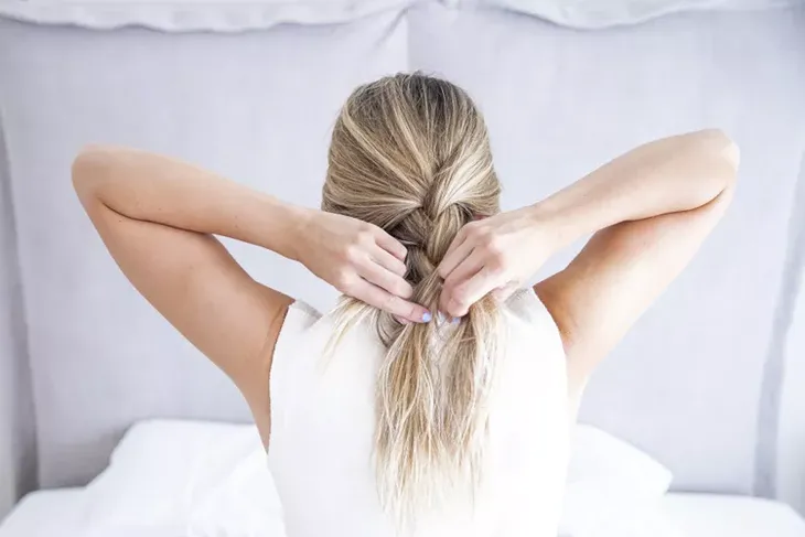 5 bí quyết giúp tóc luôn suôn mượt và chắc khỏe sau giấc ngủ - Ảnh 1. 5 bí quyết giúp tóc luôn suôn mượt và chắc khỏe sau giấc ngủ - Ảnh 1.