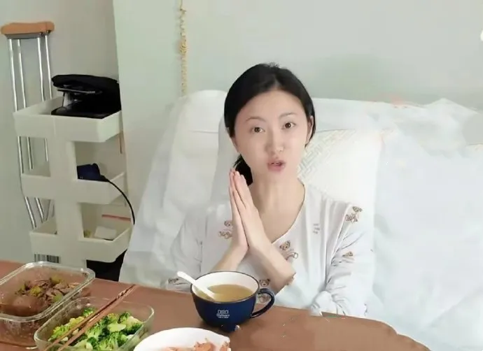 Cảnh Điềm phục hồi sau phẫu thuật chân vì đóng phim - Ảnh 1. Cảnh Điềm phục hồi sau phẫu thuật chân vì đóng phim - Ảnh 1.