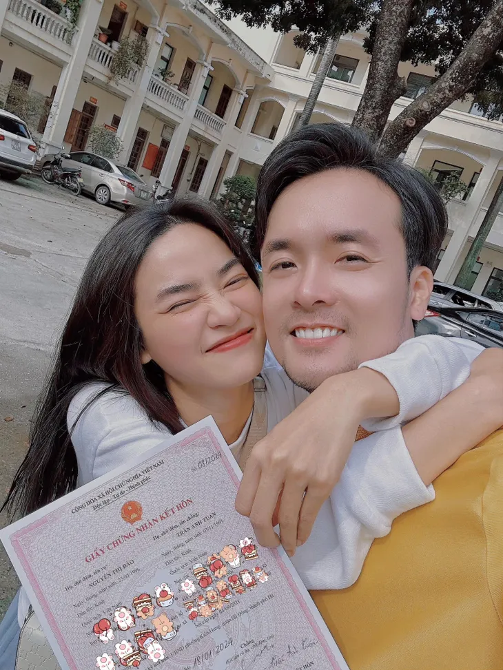 Diễn viên Anh Đào đăng ký kết hôn, Hồ Ngọc Hà tự mình chuẩn bị tiệc sinh nhật cho cặp sinh đôi - Ảnh 1. Diễn viên Anh Đào đăng ký kết hôn, Hồ Ngọc Hà tự mình chuẩn bị tiệc sinh nhật cho cặp sinh đôi - Ảnh 1.