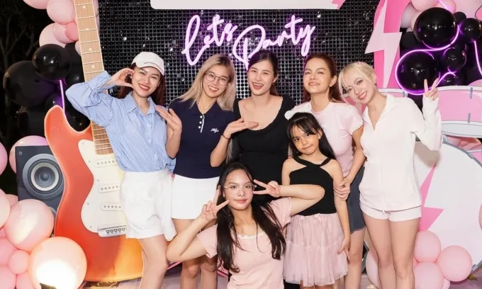 Diễn viên Anh Đào đăng ký kết hôn, Hồ Ngọc Hà tự mình chuẩn bị tiệc sinh nhật cho cặp sinh đôi - Ảnh 6. Diễn viên Anh Đào đăng ký kết hôn, Hồ Ngọc Hà tự mình chuẩn bị tiệc sinh nhật cho cặp sinh đôi - Ảnh 6.