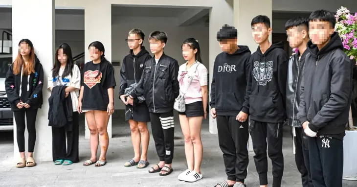 Khởi tố vụ án nhóm thanh thiếu niên phóng xe tông tử vong cô gái ở Hà Nội - Ảnh 1. Khởi tố vụ án nhóm thanh thiếu niên phóng xe tông tử vong cô gái ở Hà Nội - Ảnh 1.