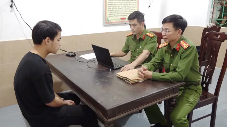 Bắt giữ đối tượng trộm gần 300 triệu đồng tiệm vàng tại Nghệ An - Ảnh 2. Bắt giữ đối tượng trộm gần 300 triệu đồng tiệm vàng tại Nghệ An - Ảnh 2.