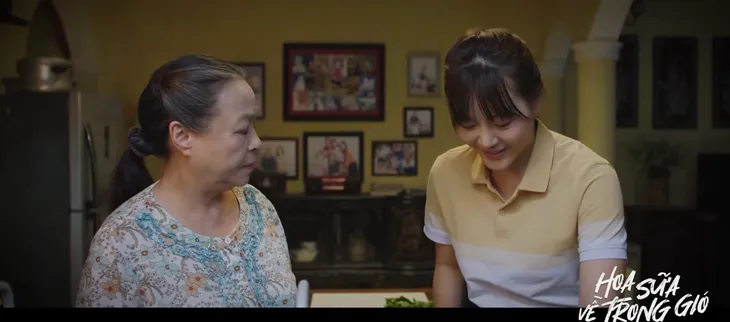 Hoa sữa về trong gió: Linh giữ bí mật chuyện bán hàng với mẹ chồng - Ảnh 1. Hoa sữa về trong gió: Linh giữ bí mật chuyện bán hàng với mẹ chồng - Ảnh 1.