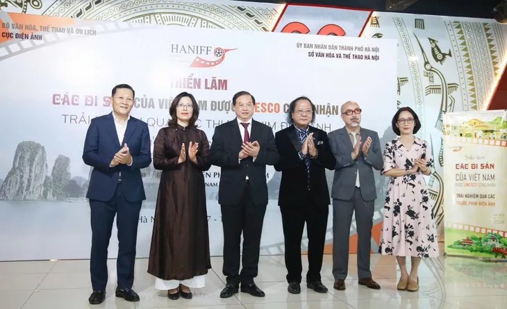 Khai mạc triển lãm hơn 200 hình ảnh các di sản của Việt Nam được UNESCO công nhận - Ảnh 1. Khai mạc triển lãm hơn 200 hình ảnh các di sản của Việt Nam được UNESCO công nhận - Ảnh 1.