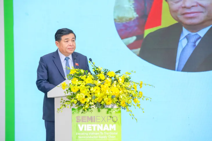 Ấn tượng triển lãm ngành công nghiệp bán dẫn Việt Nam 2024 - Ảnh 1. Ấn tượng triển lãm ngành công nghiệp bán dẫn Việt Nam 2024 - Ảnh 1.