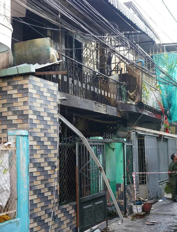Phó Thủ tướng chỉ đạo tập trung khắc phục hậu quả vụ cháy nhà ở Bà Rịa - Vũng Tàu - Ảnh 1. Phó Thủ tướng chỉ đạo tập trung khắc phục hậu quả vụ cháy nhà ở Bà Rịa - Vũng Tàu - Ảnh 1.