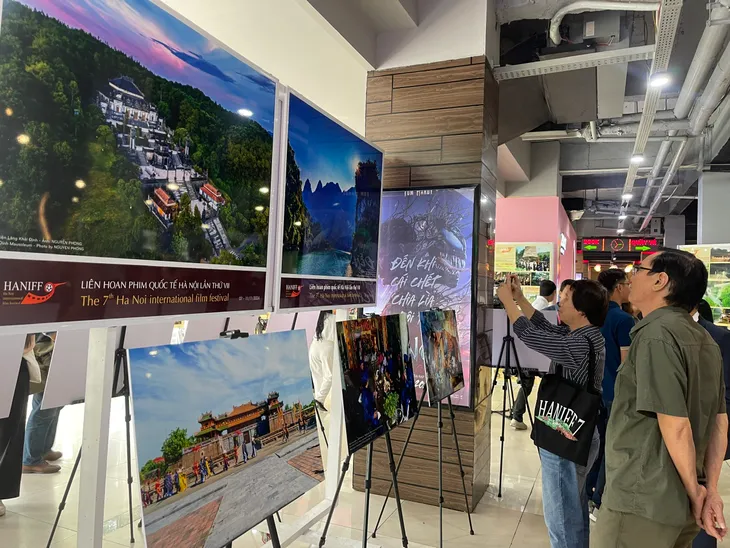 Khai mạc triển lãm hơn 200 hình ảnh các di sản của Việt Nam được UNESCO công nhận - Ảnh 2. Khai mạc triển lãm hơn 200 hình ảnh các di sản của Việt Nam được UNESCO công nhận - Ảnh 2.