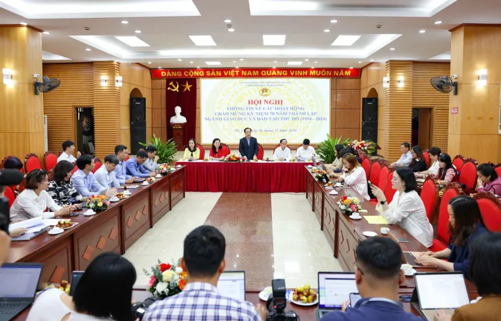 Tưng bừng các hoạt động kỷ niệm 70 năm ngành Giáo dục Thủ đô - Ảnh 1.