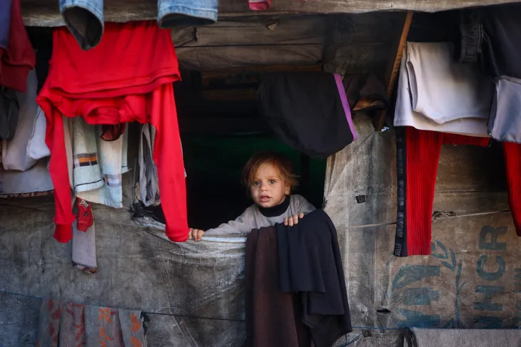 Israel không kích trường học của UNRWA ở Gaza, ít nhất 14 người thiệt mạng - Ảnh 1.