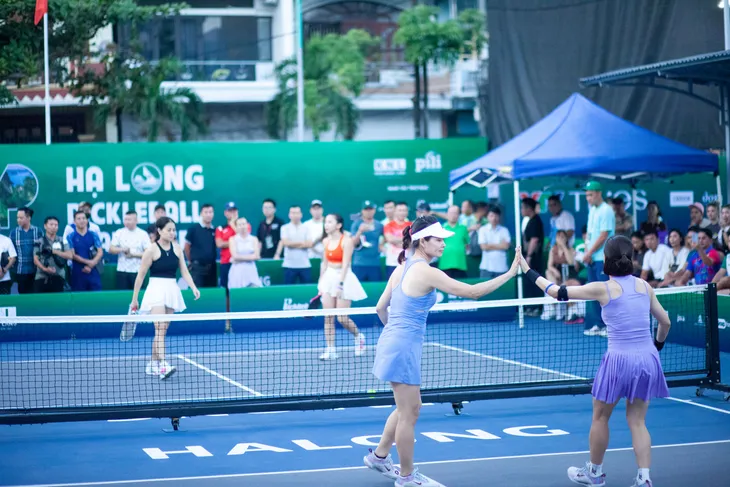 Nhiều trận đấu hấp dẫn ngày khai mạc giải Pickleball Chanlleger 2024 tại TP Hạ Long - Ảnh 3. Nhiều trận đấu hấp dẫn ngày khai mạc giải Pickleball Chanlleger 2024 tại TP Hạ Long - Ảnh 3.