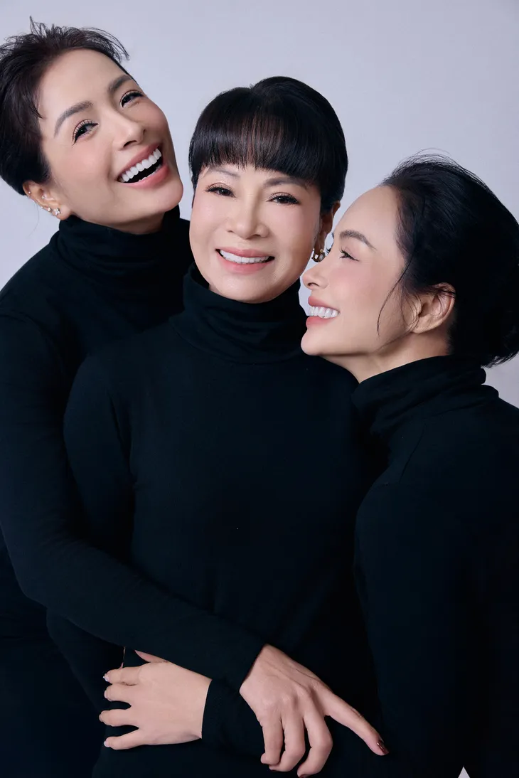 Ba Mẹ con siêu mẫu Thuý Hằng Thuý Hạnh giao diện như chị em - Ảnh 1. Ba Mẹ con siêu mẫu Thuý Hằng Thuý Hạnh giao diện như chị em - Ảnh 1.