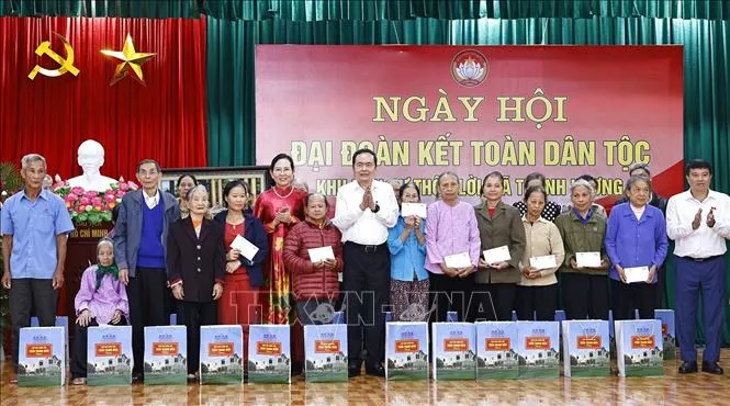 Chủ tịch Quốc hội Trần Thanh Mẫn dự Ngày hội Đại đoàn kết toàn dân tộc tại Hà Nam - Ảnh 3. Chủ tịch Quốc hội Trần Thanh Mẫn dự Ngày hội Đại đoàn kết toàn dân tộc tại Hà Nam - Ảnh 3.