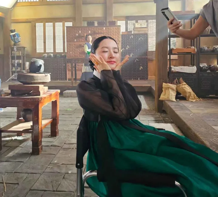 Lee Young Ae trở lại với truyền hình sau 20 năm, nhận được sự quan tâm lớn - Ảnh 1. Lee Young Ae trở lại với truyền hình sau 20 năm, nhận được sự quan tâm lớn - Ảnh 1.