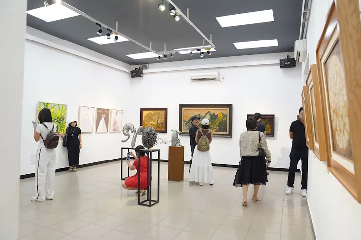 Triển lãm mỹ thuật đặc sắc chào mừng Ngày Nhà giáo Việt Nam - Ảnh 2. Triển lãm mỹ thuật đặc sắc chào mừng Ngày Nhà giáo Việt Nam - Ảnh 2.