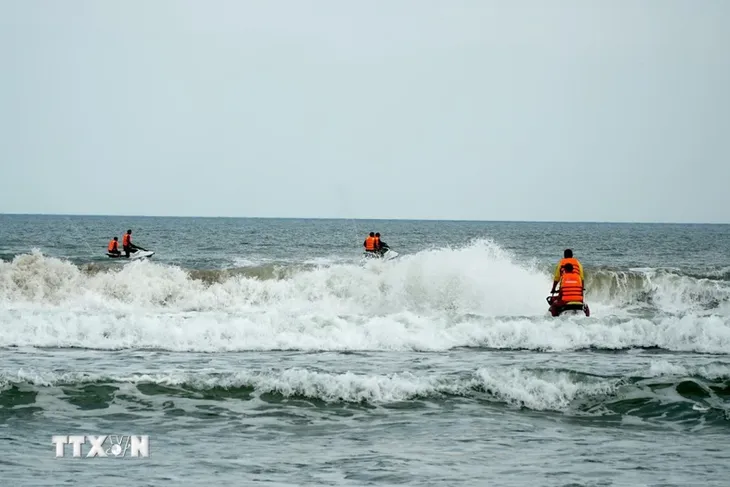 Đà Nẵng: Khẩn trương tìm kiếm trẻ mất tích tại bãi tắm Sao Biển - Ảnh 1. Đà Nẵng: Khẩn trương tìm kiếm trẻ mất tích tại bãi tắm Sao Biển - Ảnh 1.