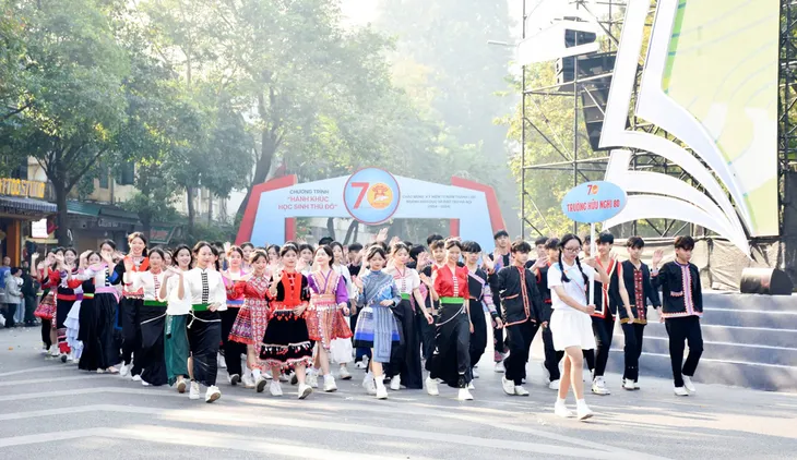 Hành khúc học sinh Thủ đô: Mãn nhãn, sôi động và tự hào - Ảnh 5.