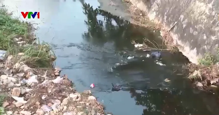 Nước thải từ bãi rác cũ gây ô nhiễm môi trường - Ảnh 2. Nước thải từ bãi rác cũ gây ô nhiễm môi trường - Ảnh 2.