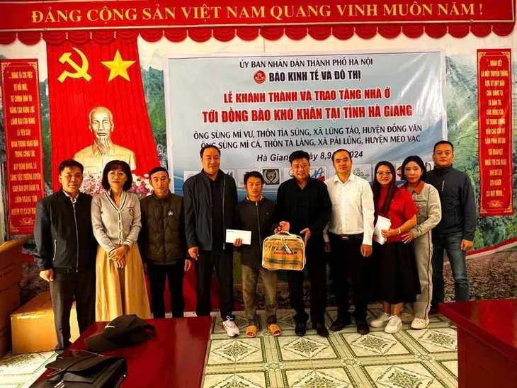 Báo Kinh tế & Đô thị tặng nhà cho người dân khó khăn Hà Giang - Ảnh 5. Báo Kinh tế & Đô thị tặng nhà cho người dân khó khăn Hà Giang - Ảnh 5.