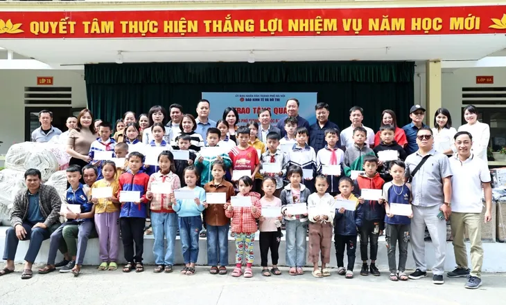 Báo Kinh tế & Đô thị tặng nhà cho người dân khó khăn Hà Giang - Ảnh 7. Báo Kinh tế & Đô thị tặng nhà cho người dân khó khăn Hà Giang - Ảnh 7.