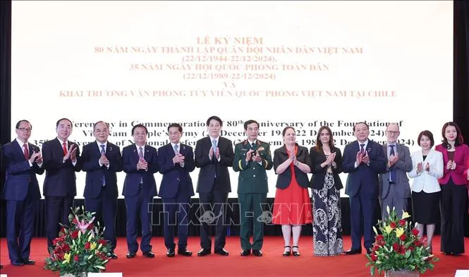 Chủ tịch nước Lương Cường dự lễ kỷ niệm ngày thành lập Quân đội nhân dân Việt Nam tại Chile - Ảnh 4. Chủ tịch nước Lương Cường dự lễ kỷ niệm ngày thành lập Quân đội nhân dân Việt Nam tại Chile - Ảnh 4.