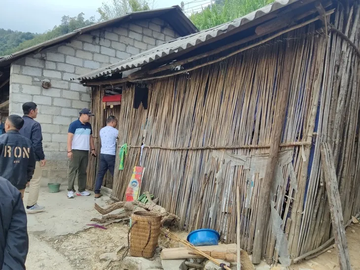 Báo Kinh tế & Đô thị tặng nhà cho người dân khó khăn Hà Giang - Ảnh 4. Báo Kinh tế & Đô thị tặng nhà cho người dân khó khăn Hà Giang - Ảnh 4.