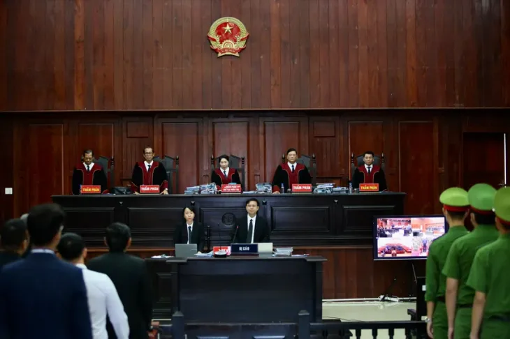 Tạm dừng phiên toà phúc thẩm xét xử Trương Mỹ Lan và đồng phạm - Ảnh 1. Tạm dừng phiên toà phúc thẩm xét xử Trương Mỹ Lan và đồng phạm - Ảnh 1.
