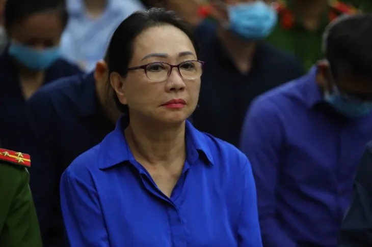 Tạm dừng phiên toà phúc thẩm xét xử Trương Mỹ Lan và đồng phạm - Ảnh 2. Tạm dừng phiên toà phúc thẩm xét xử Trương Mỹ Lan và đồng phạm - Ảnh 2.